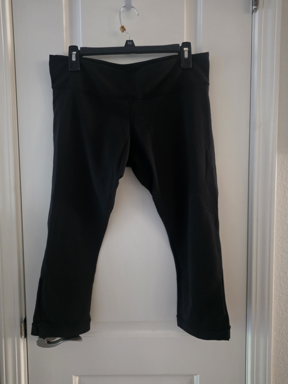 Lululemon Womens  Black Crop Leggins  Size Xl.